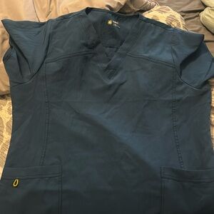 Wonder wink scrub top 
Never worn 
Size 2x